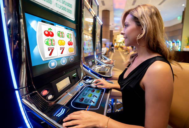 Mobile app roulette table on smartphone with low-data streaming active